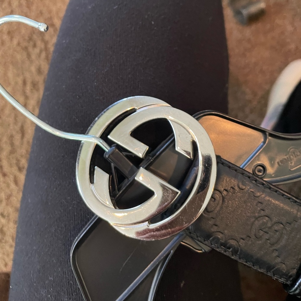 Mens gucci logo / embossed emblem belt